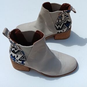 TOMS Women's Esme Cream Ankle Boots  Size 7.5